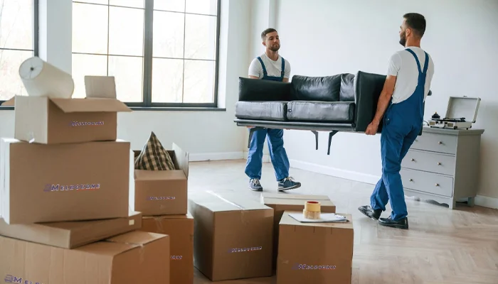 melbourne removalists loading your belongings in the truck